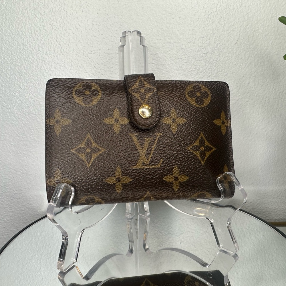 SOLD Louis Vuitton KISSLOCK Bifold Compact
Monogram Wallet Authentic